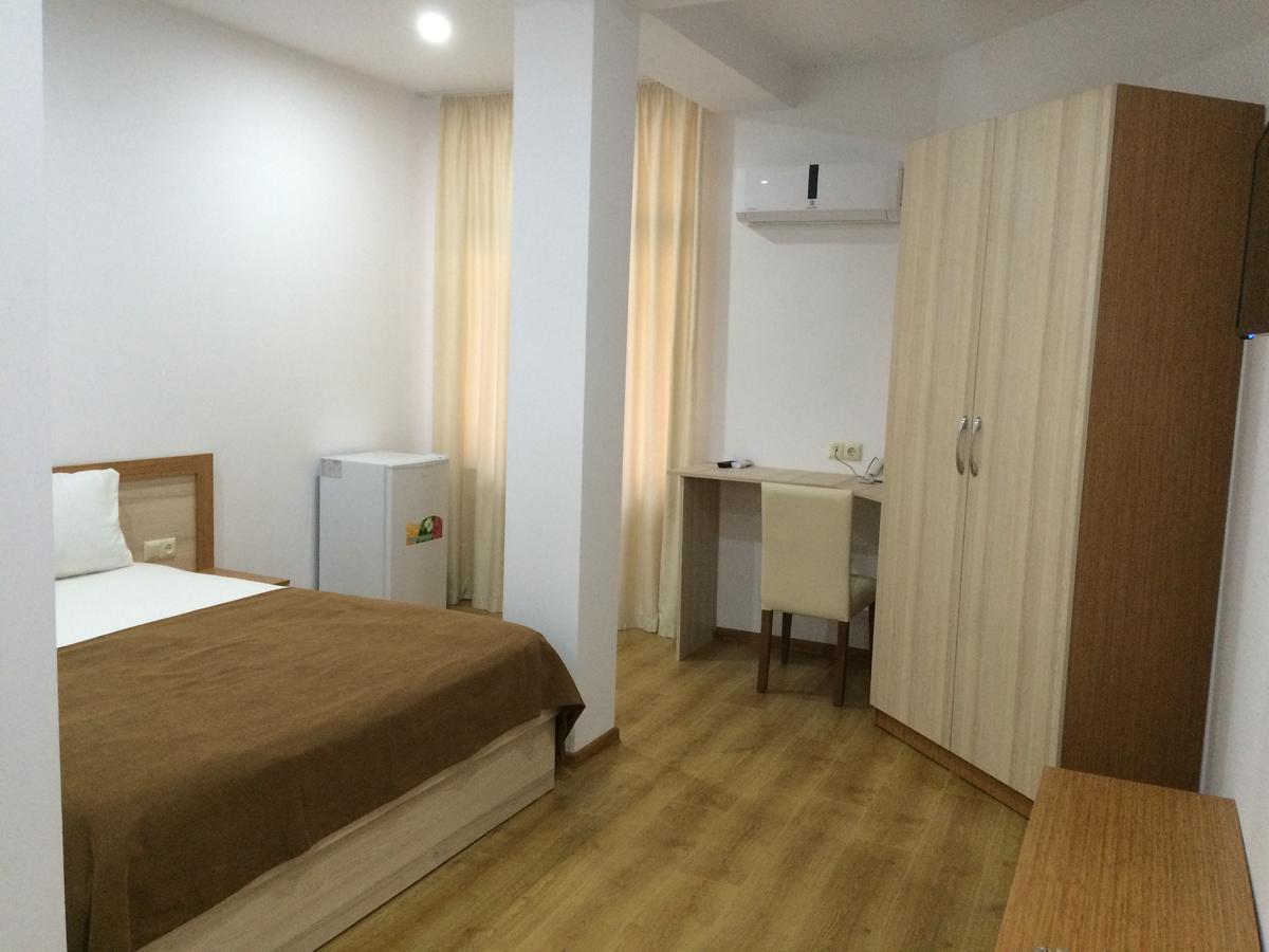 Hotel Marseille Batumi Bagian luar foto