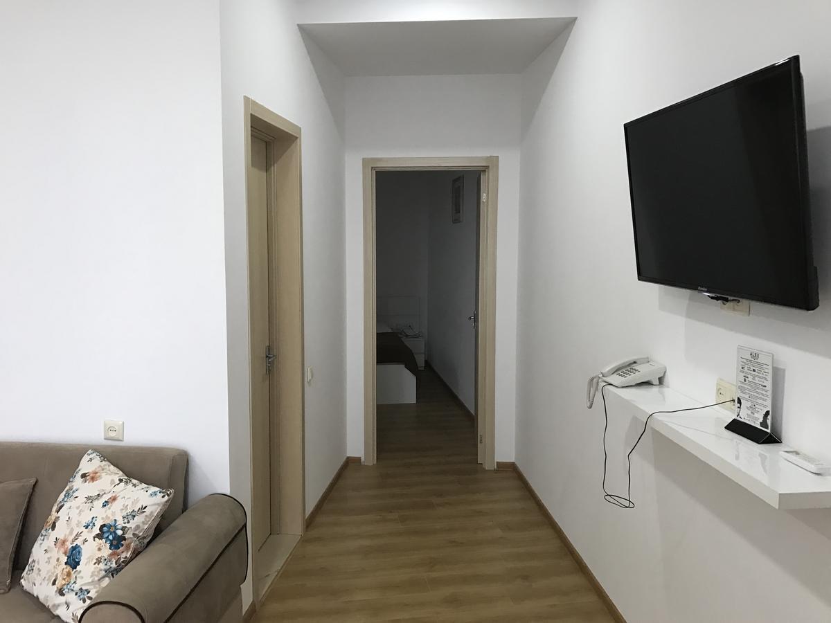 Hotel Marseille Batumi Bagian luar foto
