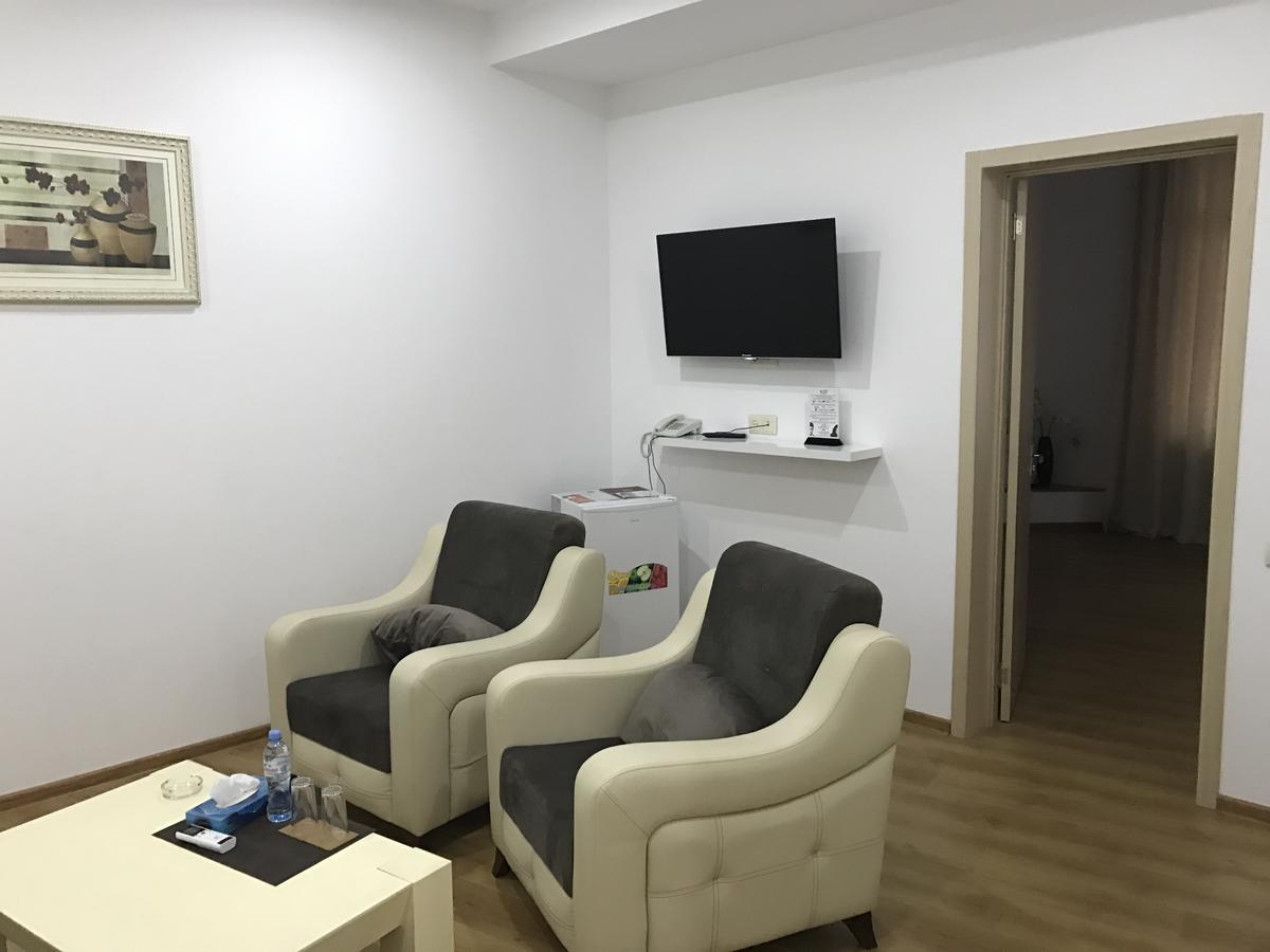 Hotel Marseille Batumi Bagian luar foto