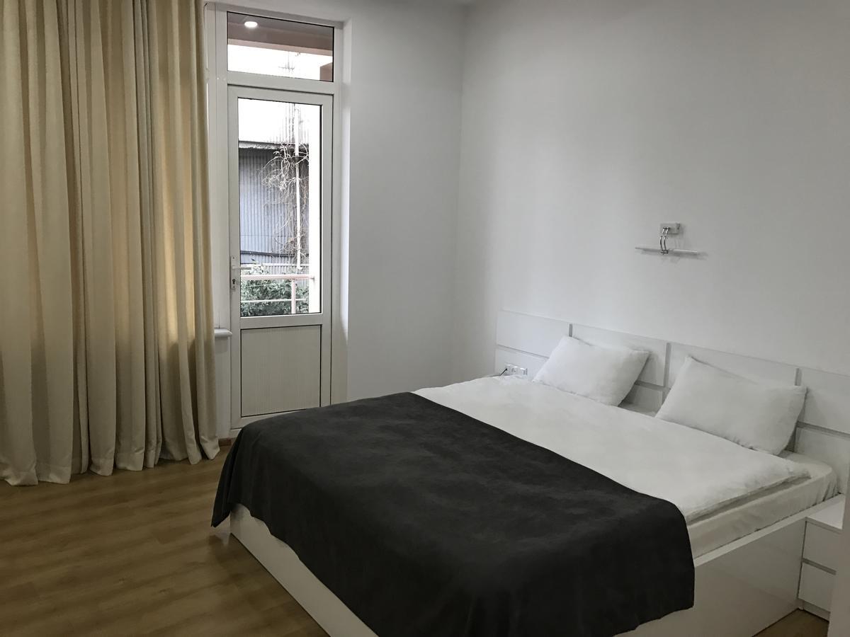Hotel Marseille Batumi Bagian luar foto
