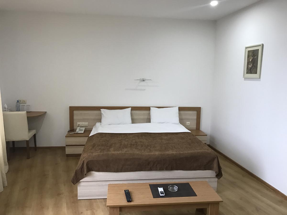 Hotel Marseille Batumi Bagian luar foto