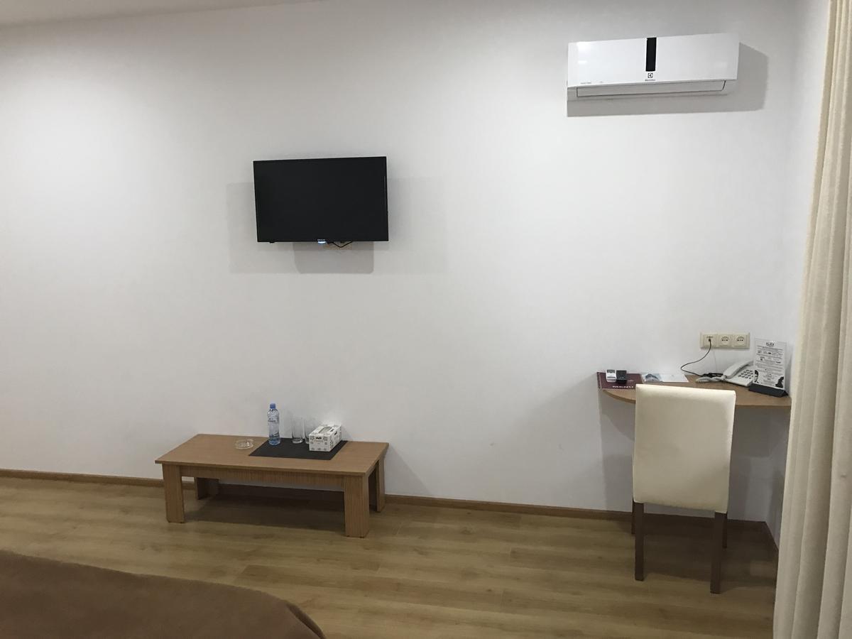 Hotel Marseille Batumi Bagian luar foto