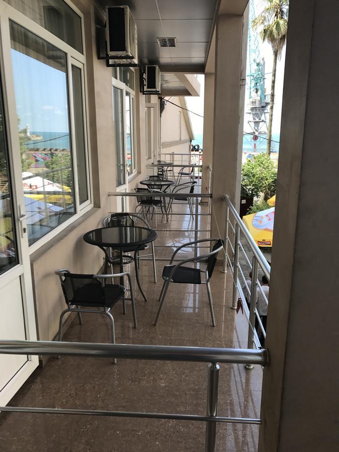 Hotel Marseille Batumi Bagian luar foto