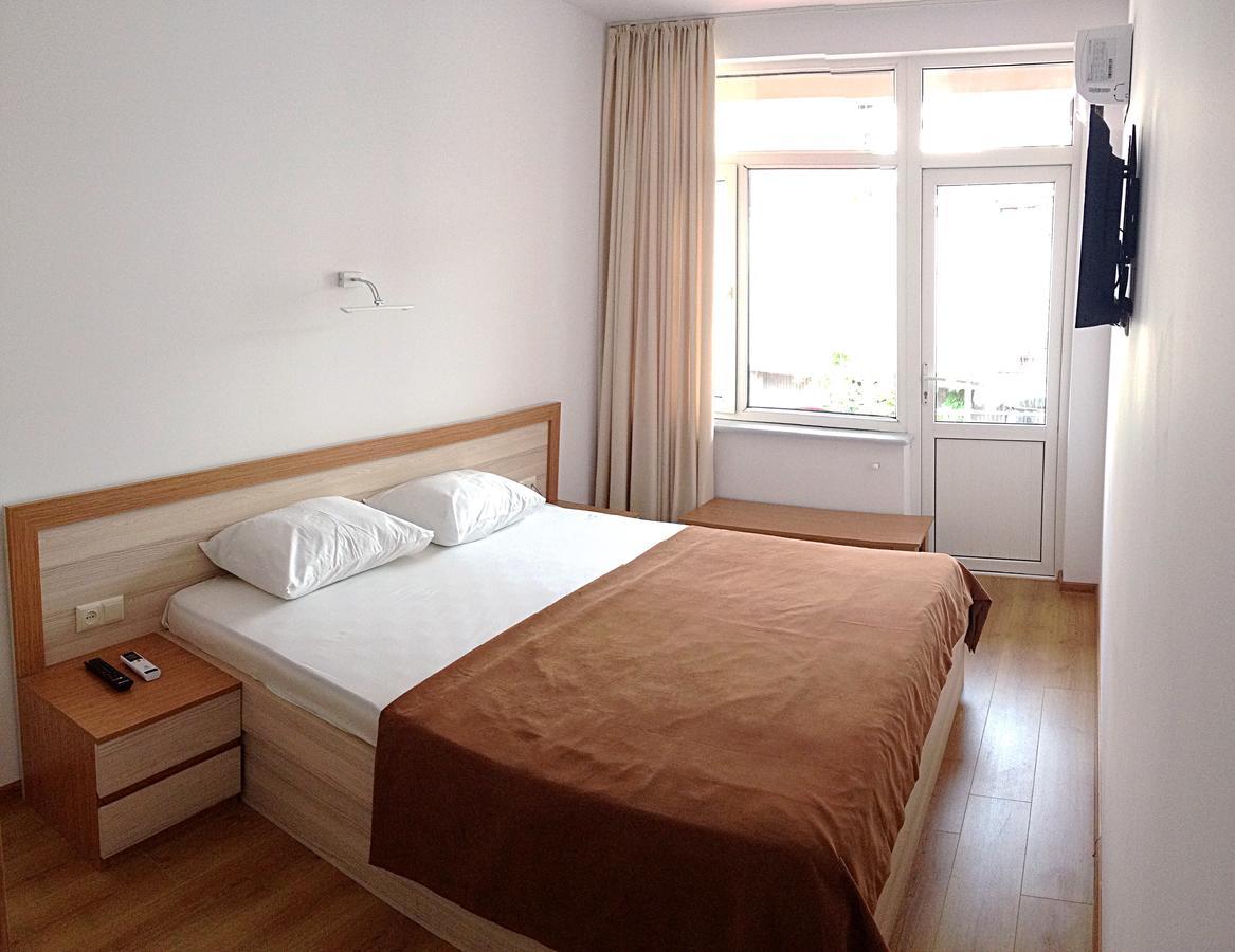 Hotel Marseille Batumi Bagian luar foto