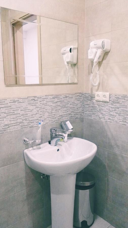 Hotel Marseille Batumi Bagian luar foto