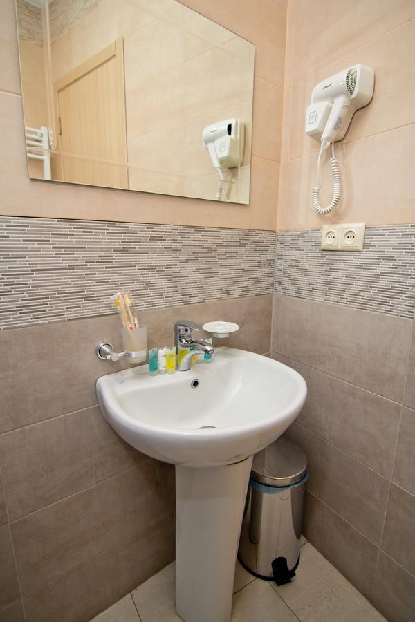 Hotel Marseille Batumi Bagian luar foto