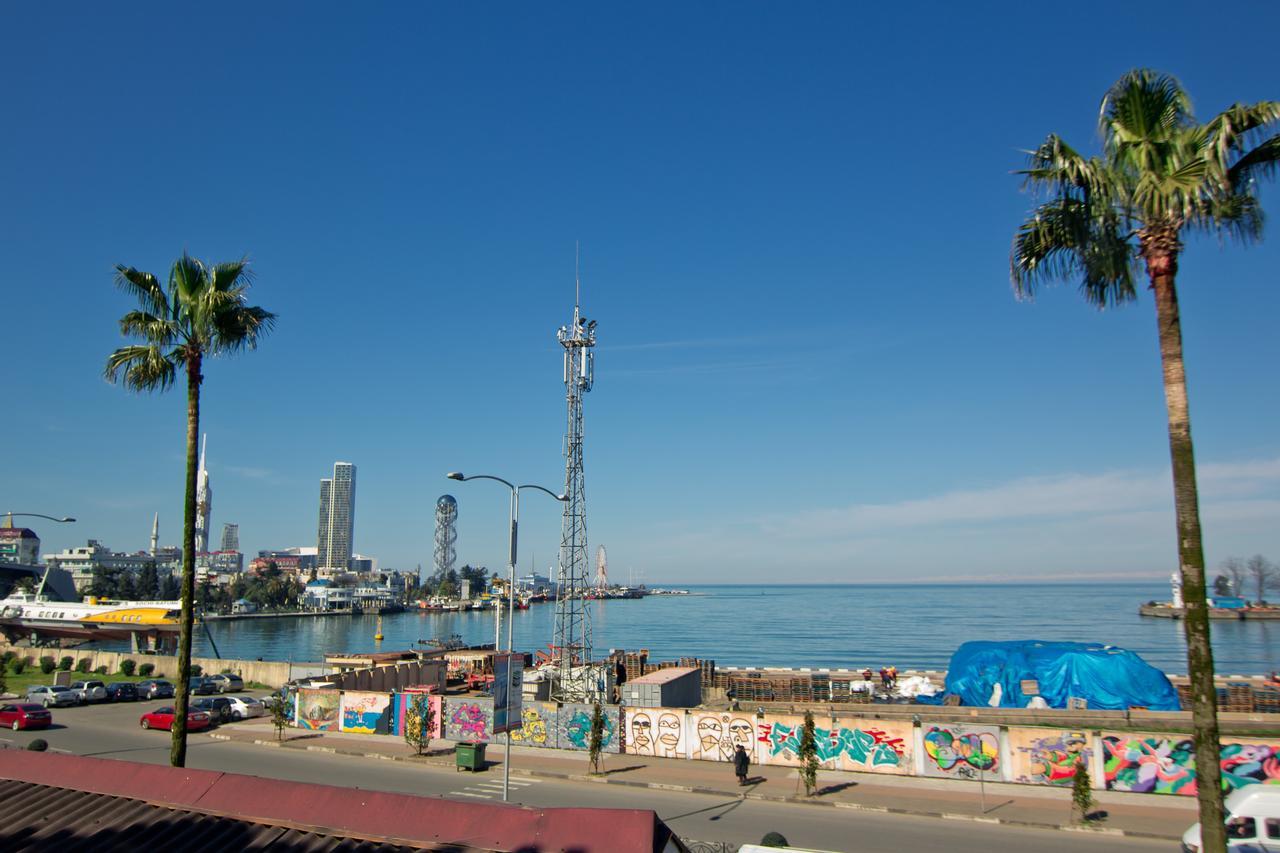 Hotel Marseille Batumi Bagian luar foto